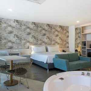 4* Отель Black Tower Premium